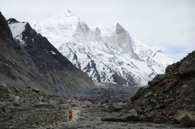 A Saddhu heads onward to Gaumukh in the late afternoon.