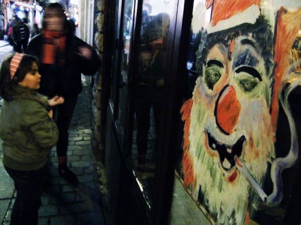 'Ho! Ho! Ho!' L'Opera, Paris, France